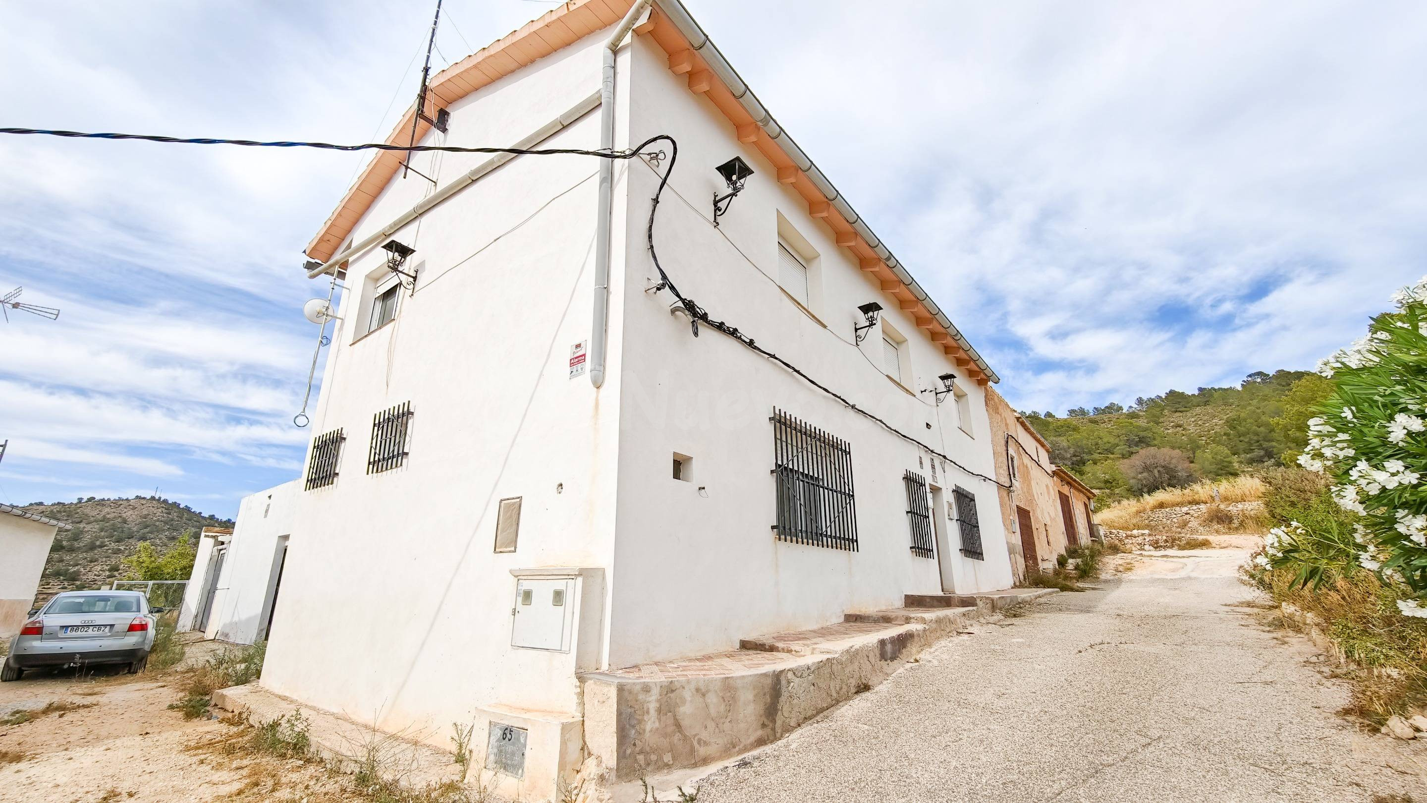 Dos hogares, una gran finca y más de 75.000 m2 para vivir de