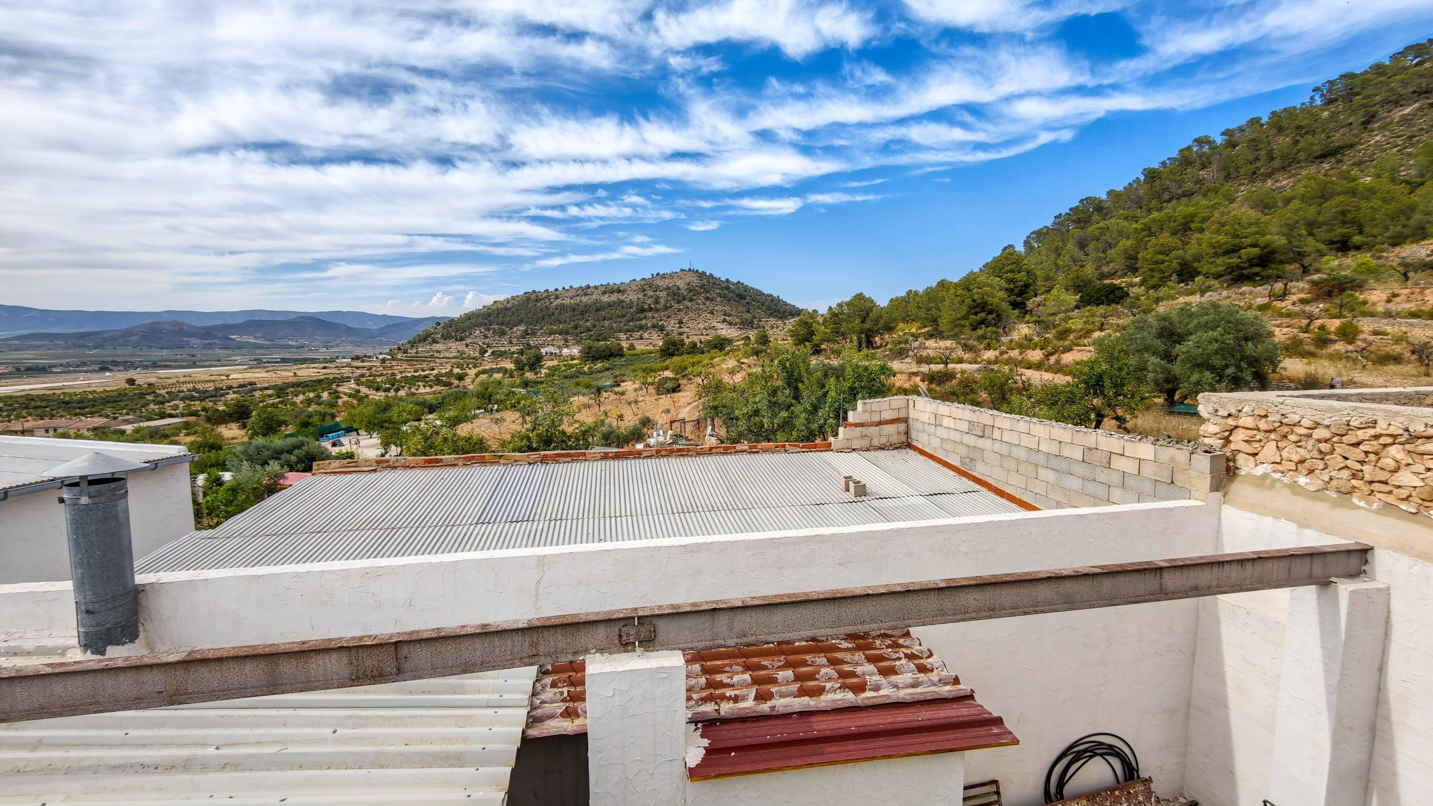 Dos hogares, una gran finca y más de 75.000 m2 para vivir de - foto 4