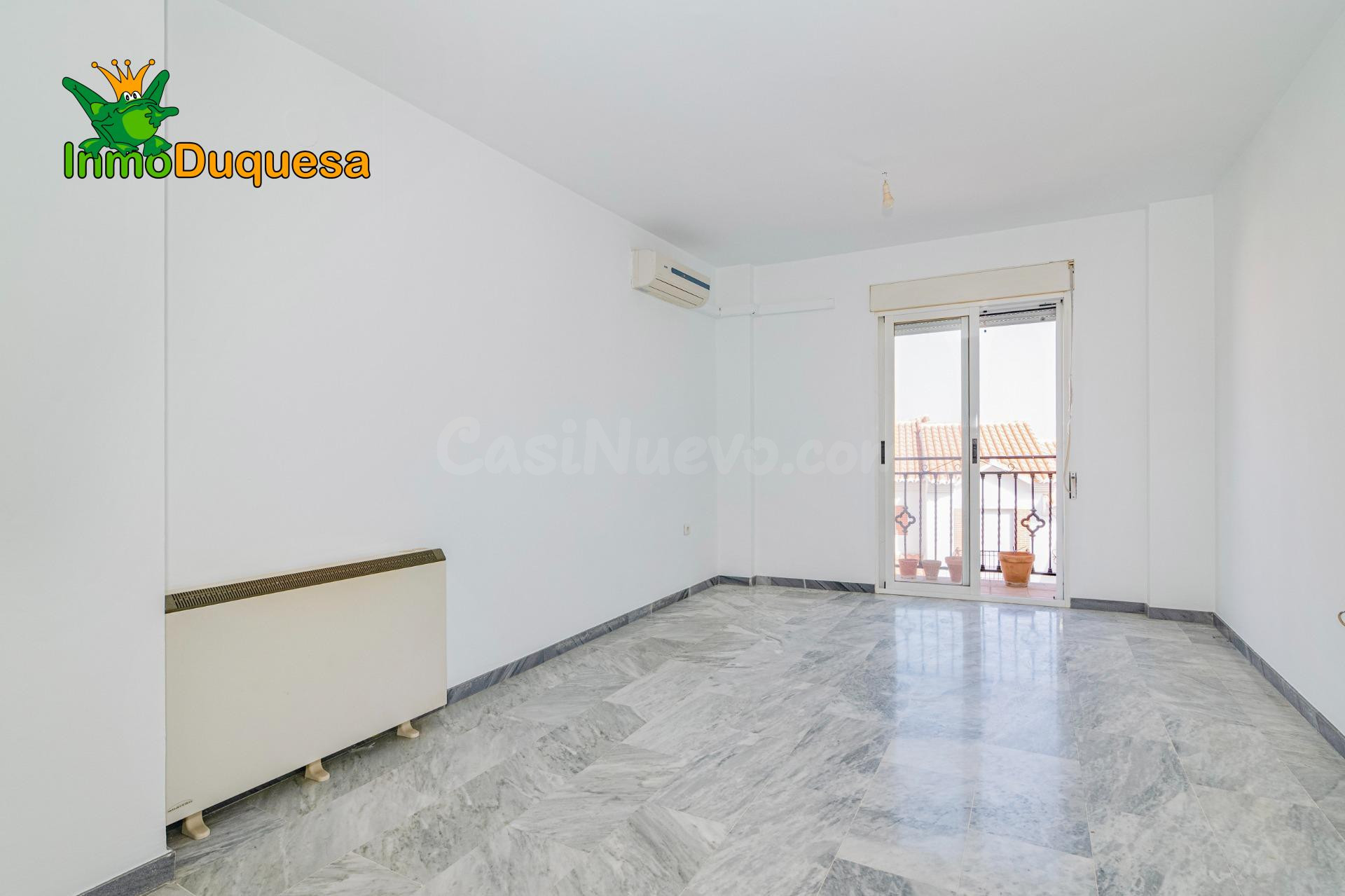 Piso de 3 Dorm. con PLAZA DE APARCAMIENTO (Sin ascensor) - foto 3