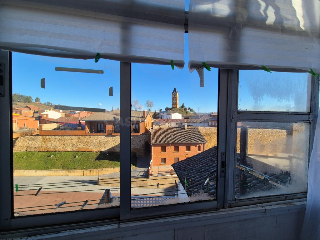 Piso en Almanza de tres habitaciones con tres balcones - foto 4
