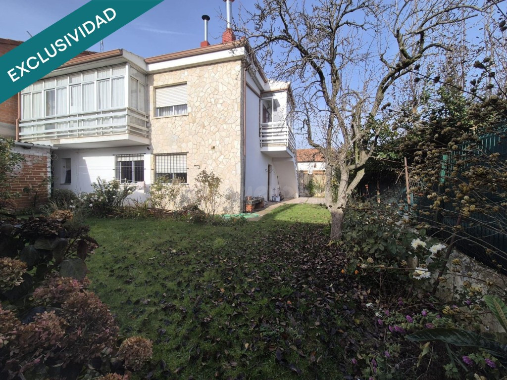 Casa de dos plantas independientes con jardín - foto 2