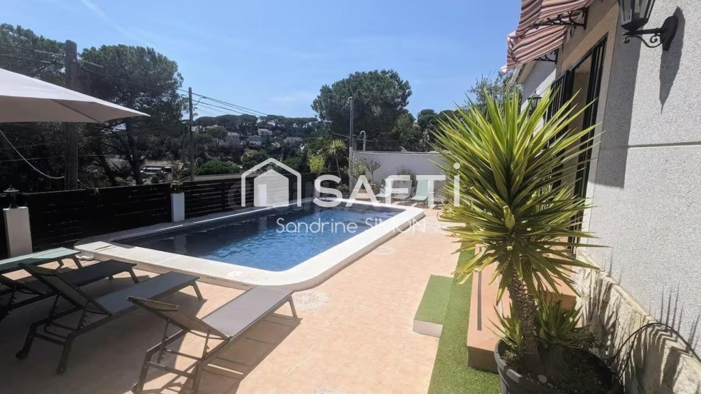LICENCIA TURISTICA PISCINA cerca de Lloret de mar