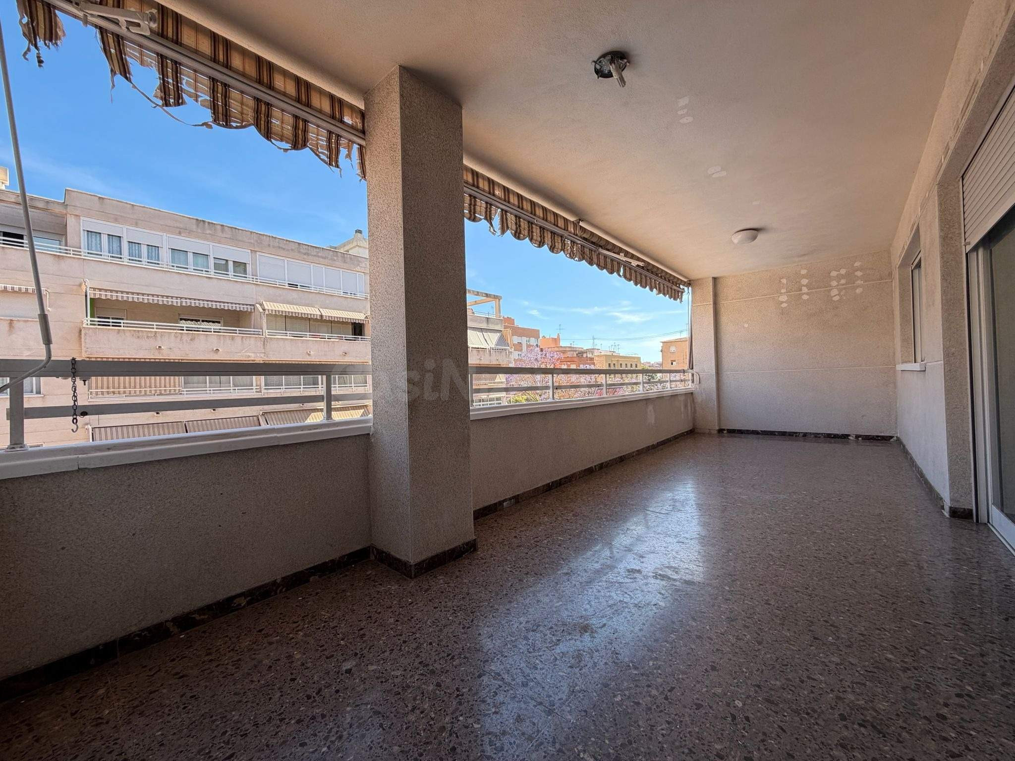 Amplio y Luminoso Apartamento en Altozano, Alicante - foto 4