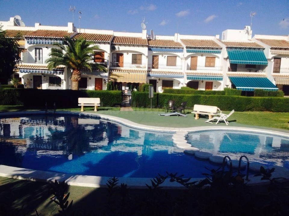 Bungalow esquinero en Lago Jardín, Torrevieja - foto 3