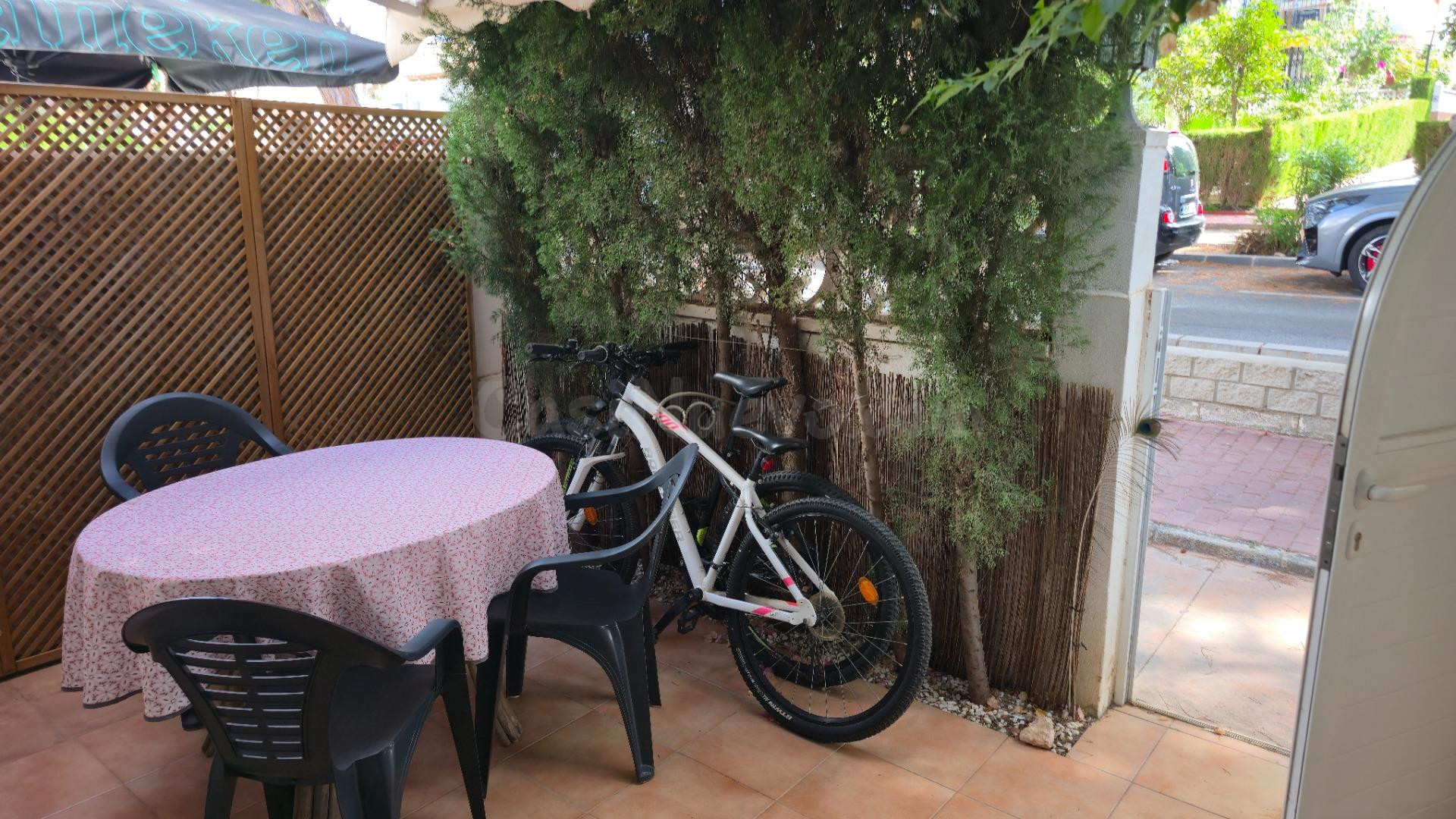Bungalow esquinero en Lago Jardín, Torrevieja - foto 5