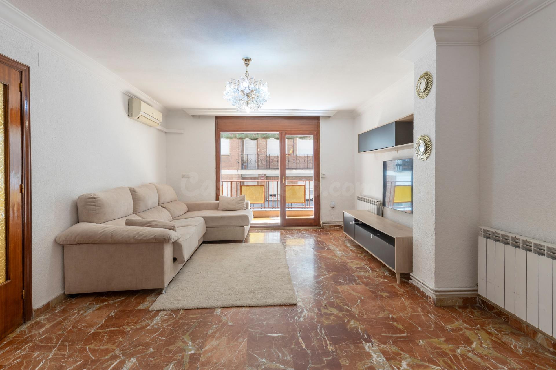 VIVIENDA DE GRANDES DIMENSIONES Y POTENCIAL DE REFORMA JUNTO - foto 3