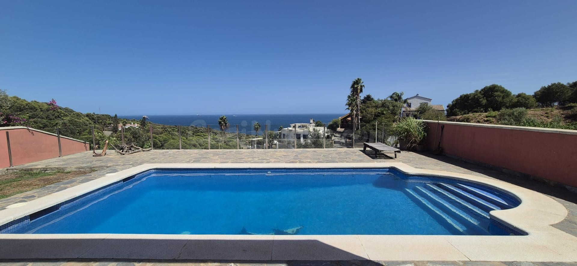 CHALET EN EL FARO DE PUNTA CARNERO CON PISCINA - foto 3