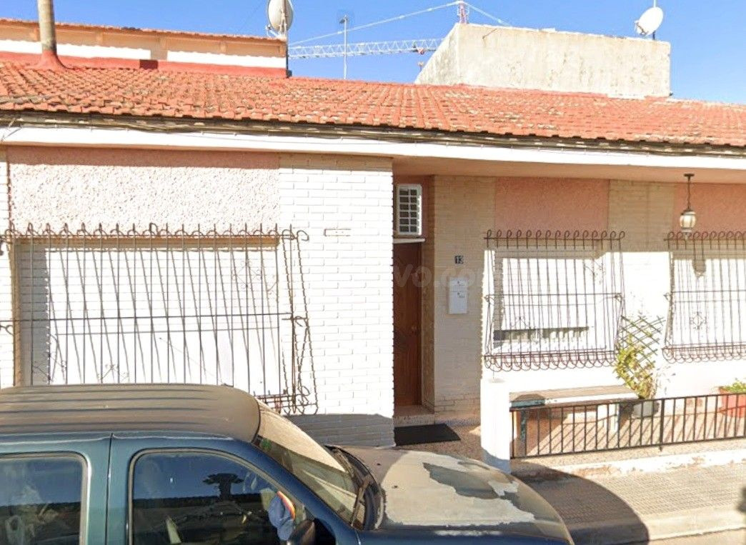 VENDE CASA ALQUILADA EN ZONA CENTRO DE SUCINA. PARA INVERSOR