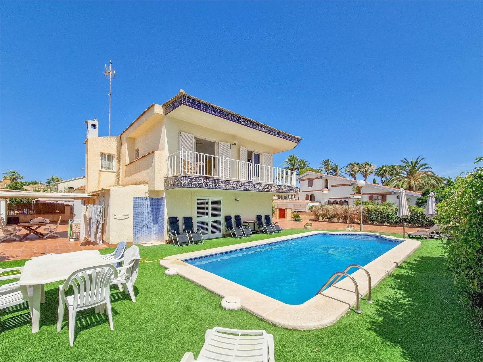 ESPECTACULAR CHALET EN LA ZENIA