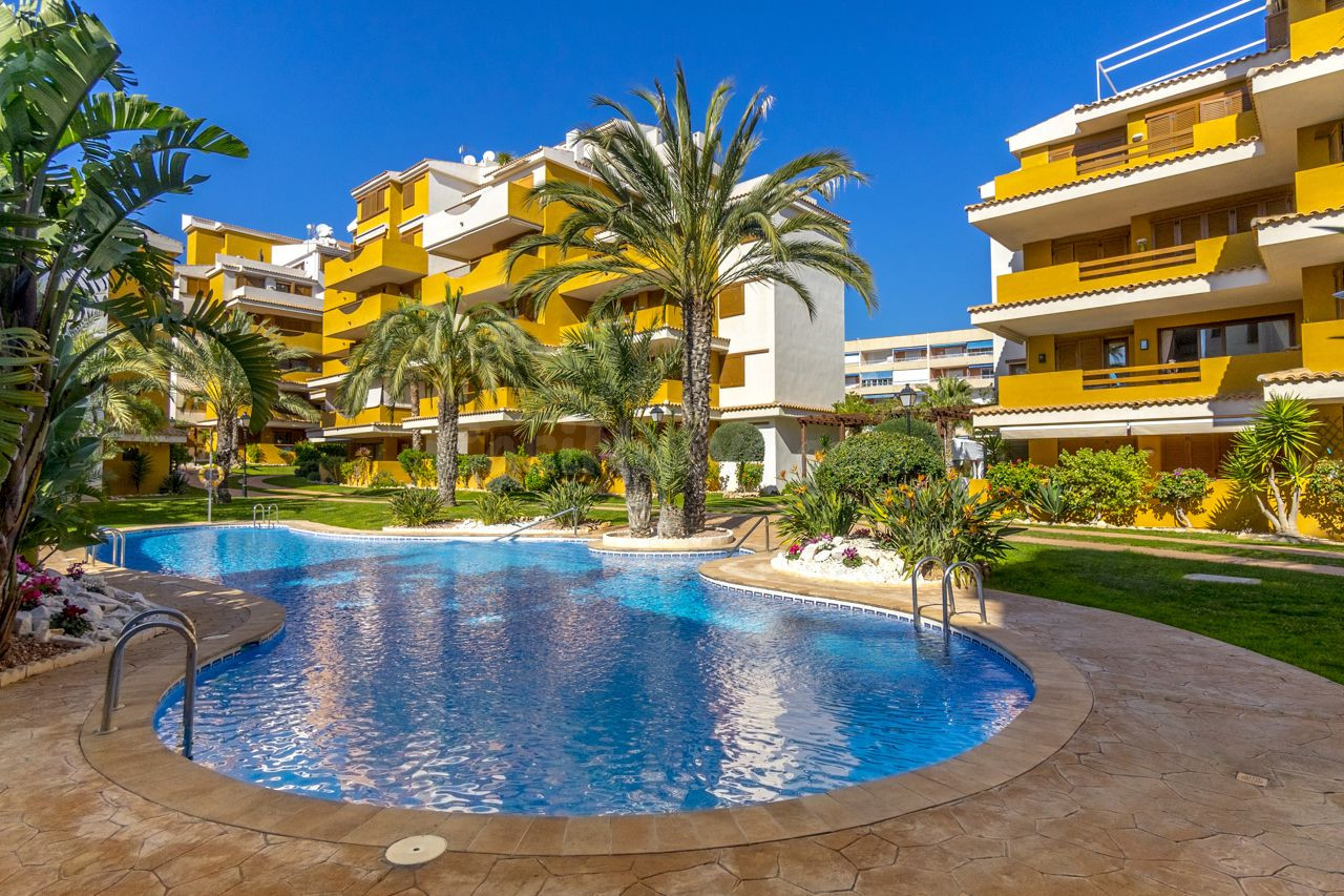 APARTAMENTO ÁTICO DE 3 DORMITORIOS Y 2 BAÑOS EN PUNTA PRIMA (ORIHUELA COSTA)