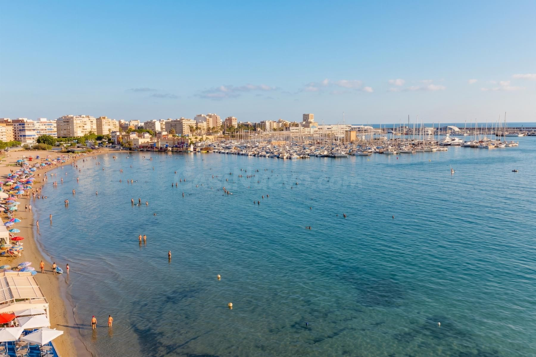 APARTAMENTO DE 1 DORMITORIO 1 BAÑO CON VISTAS AL MAR EN TORR - foto 4