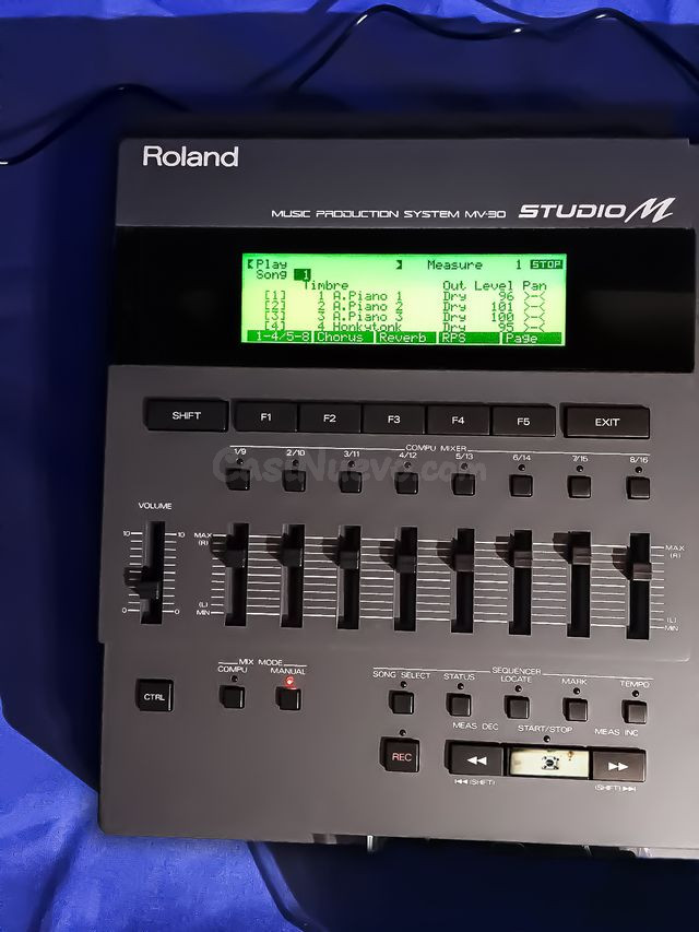 Estudio musical Roland Studio M con sintetizador integrado - Zaragoza - foto 5