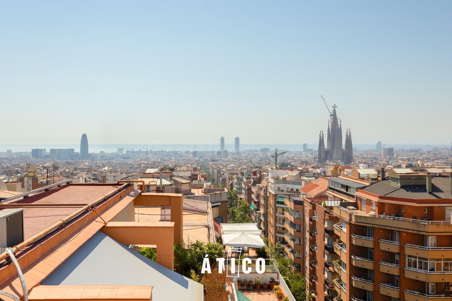 ATICO CON UNA TERRAZA ESPECTACULAR Y VISTAS UNICAS SOBRE BAR - foto 3