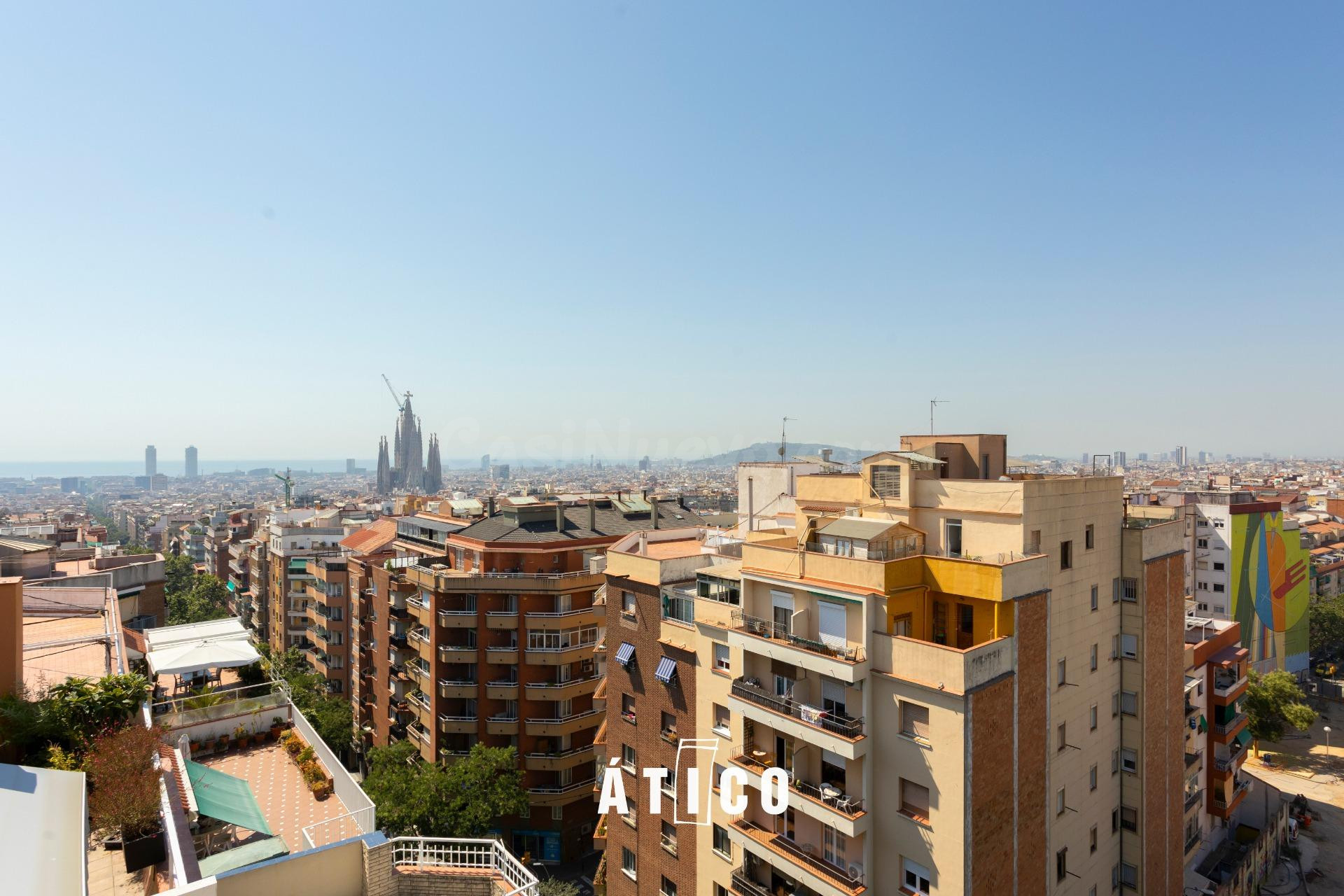 ATICO CON UNA TERRAZA ESPECTACULAR Y VISTAS UNICAS SOBRE BAR - foto 4