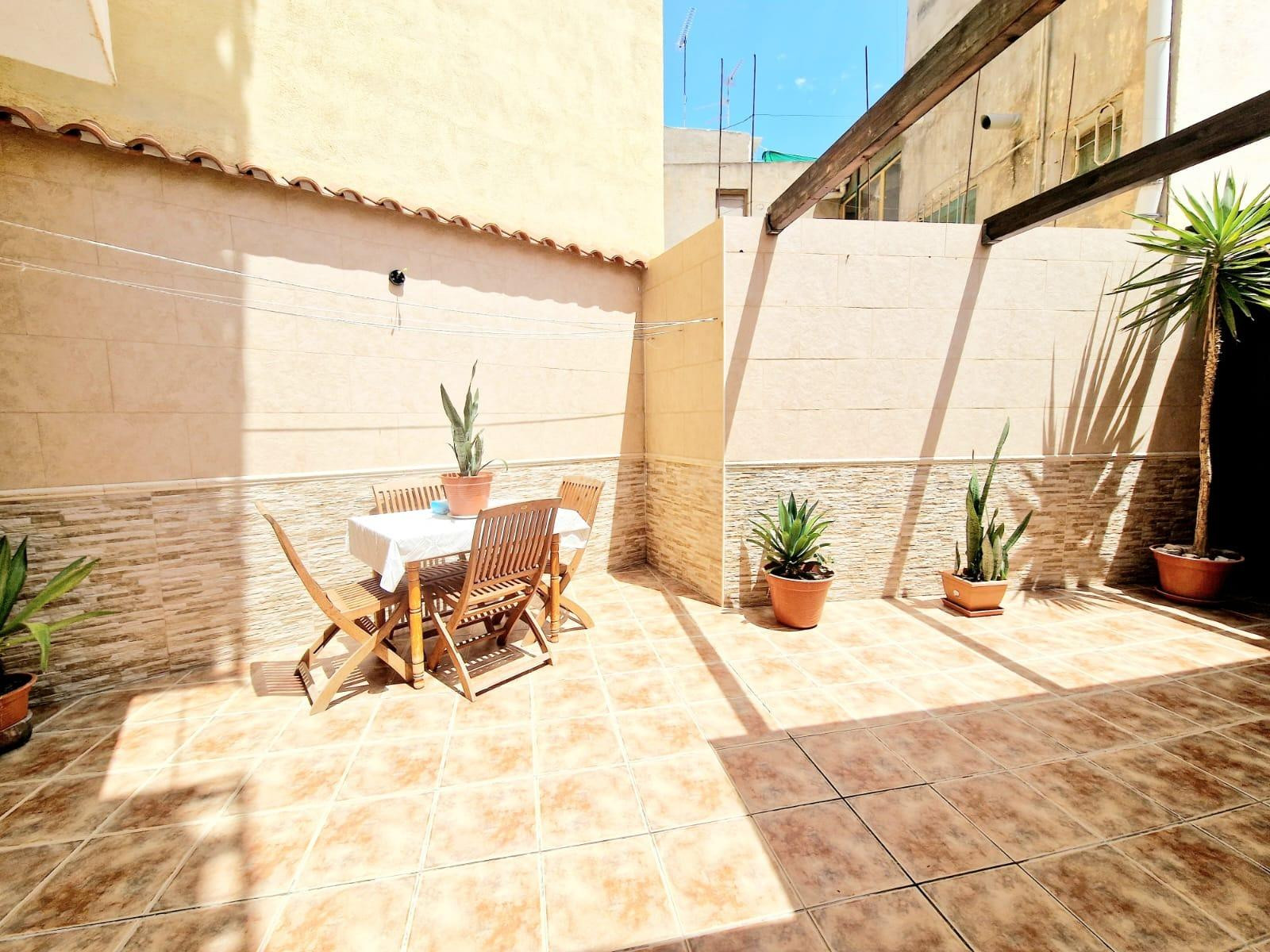 Piso en planta baja recientemente renovado con patio privado - foto 4