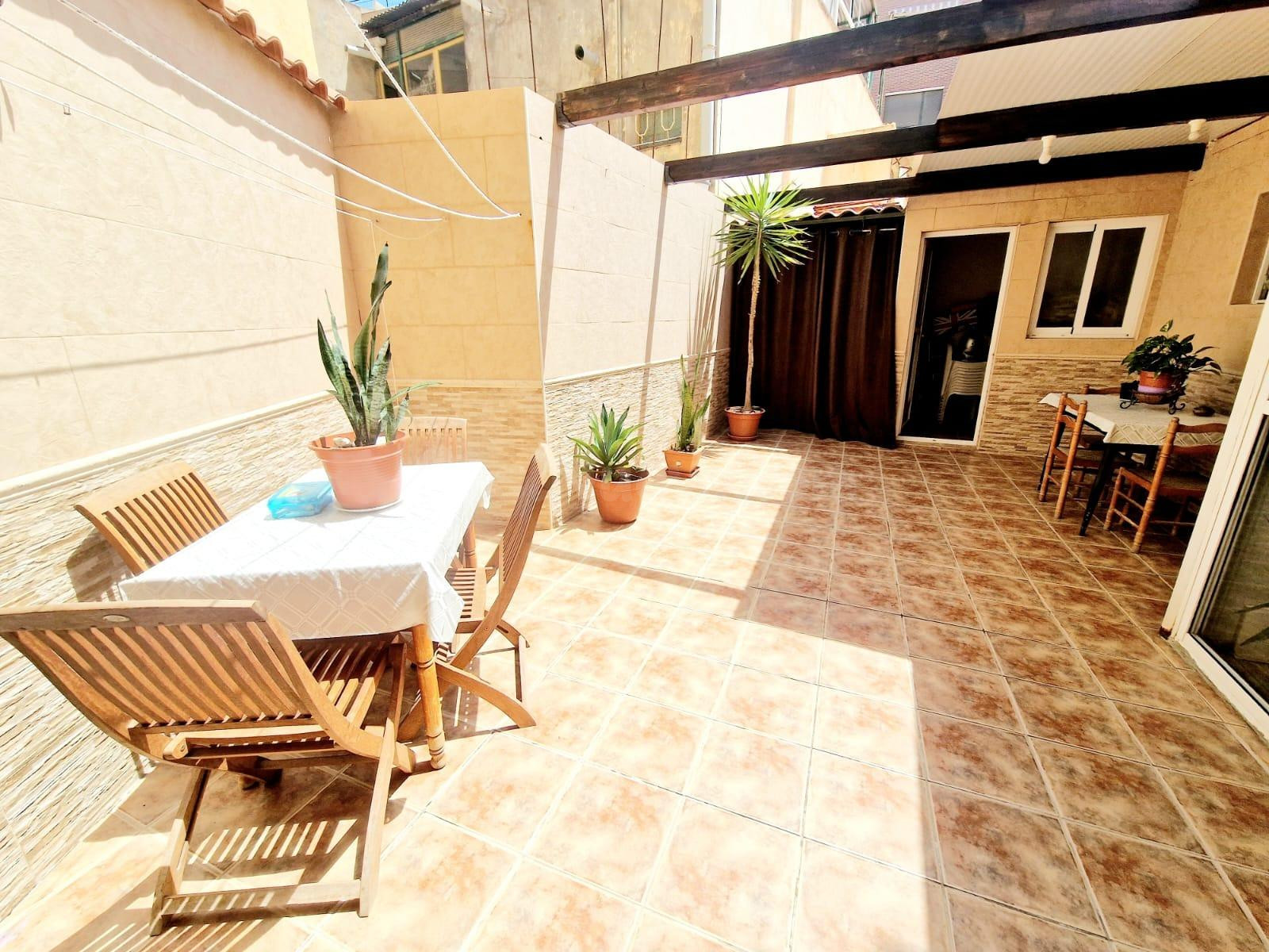Piso en planta baja recientemente renovado con patio privado - foto 5