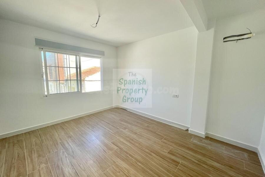 Venta de adosado en Daya vieja, de 101m2 con 3 dormitorios y - foto 2