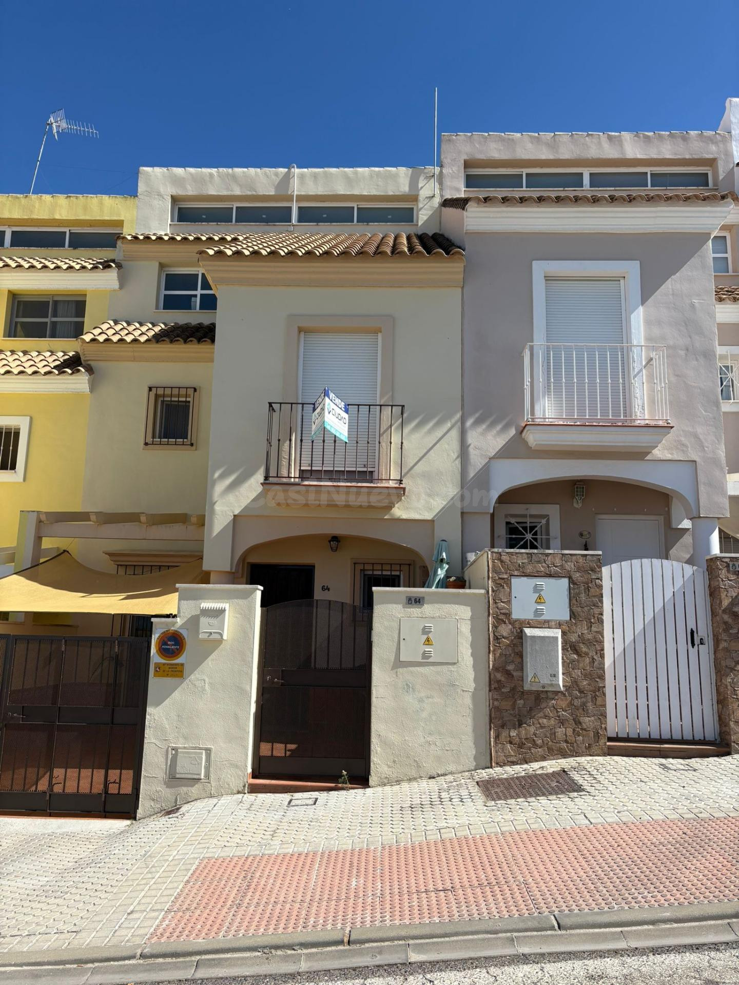 Amplia y Luminosa Vivienda con Atico en Ubicación Privilegiada Calle Vilches!