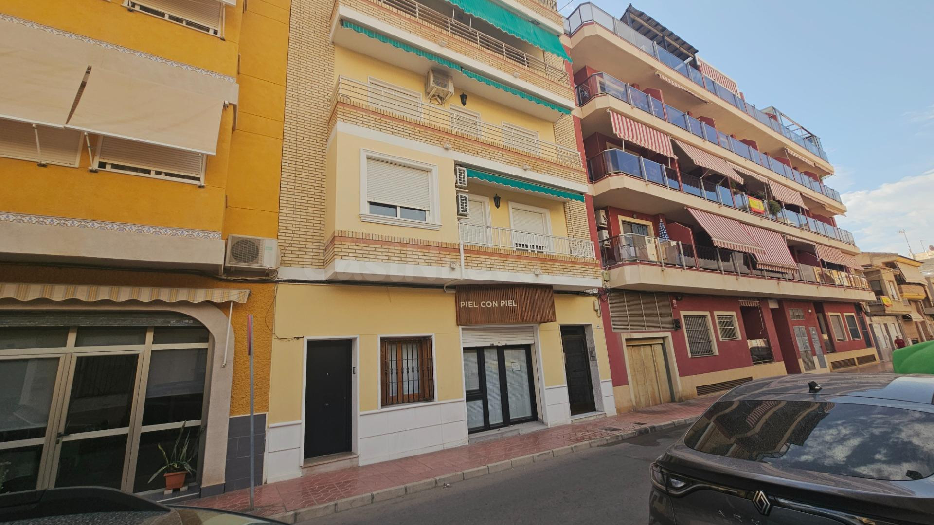 Fantástica planta baja dúplex con garaje y 5 habitaciones en
