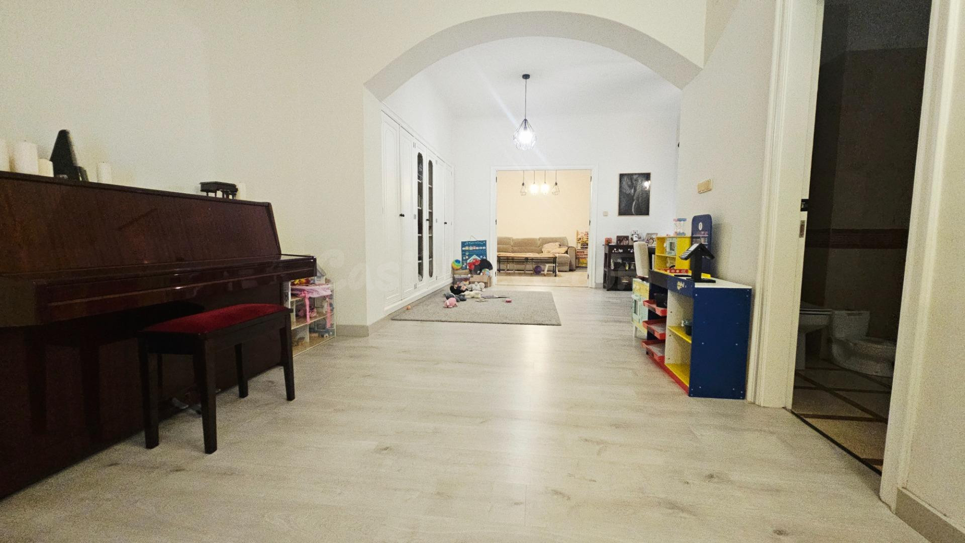 Fantástica planta baja dúplex con garaje y 5 habitaciones en - foto 3