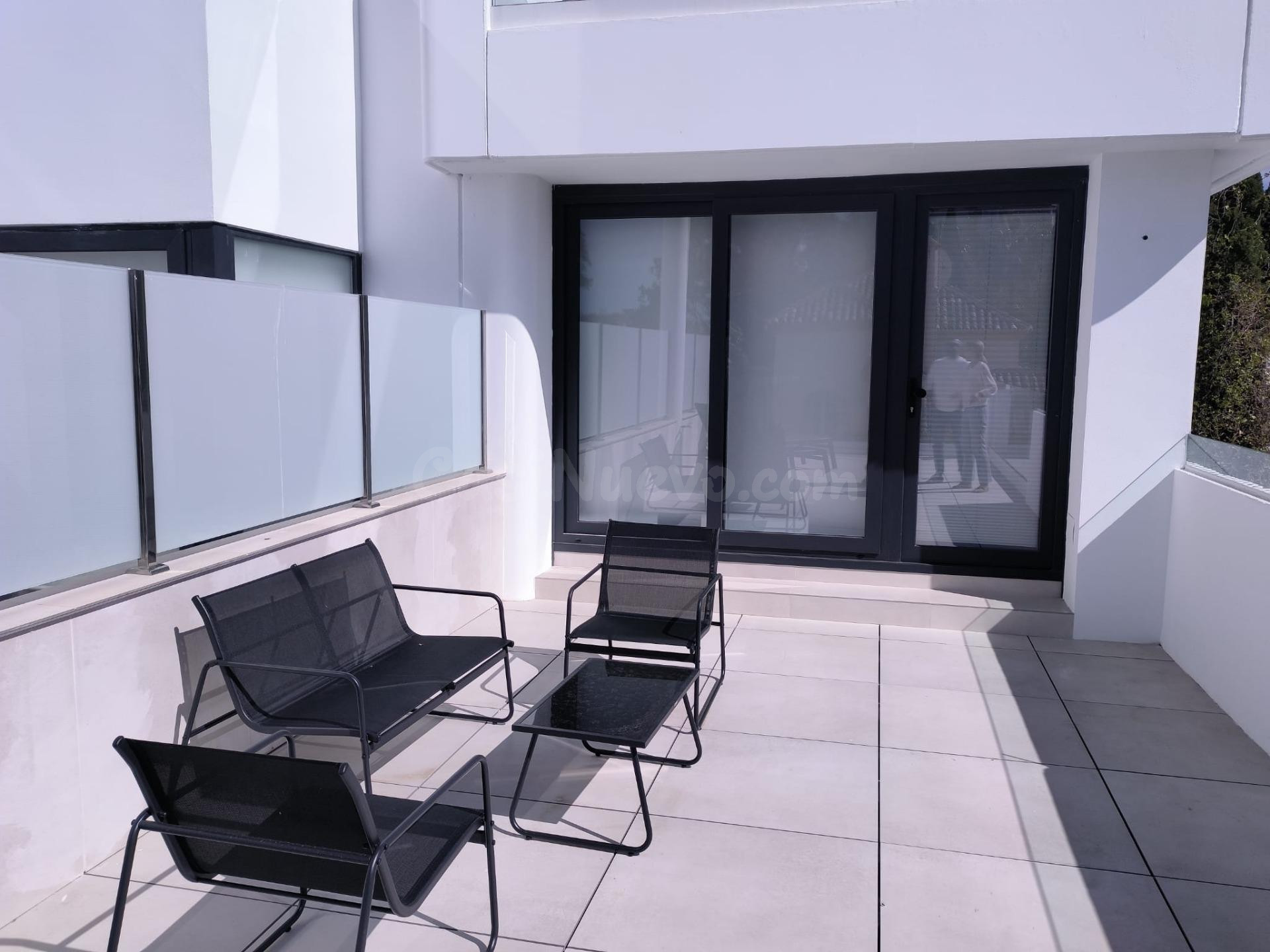 ELEGANTE APARTAMENTO DE 2 DORMITORIOS RECIÉN REFORMADO EN RÍ