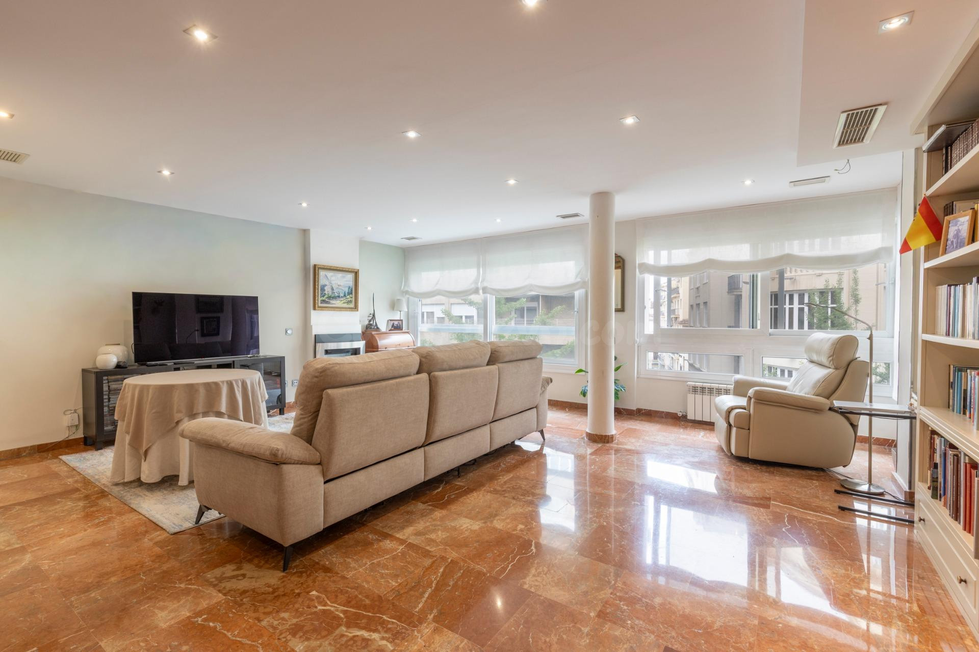 Espectacular vivienda en plena Gran Vía de Granada: amplitud - foto 2