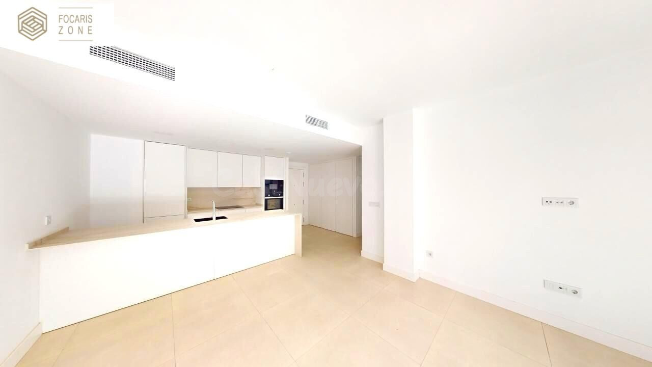 PRECIOSO PISO EN URBANIZACIÓN DE LUJO - foto 2