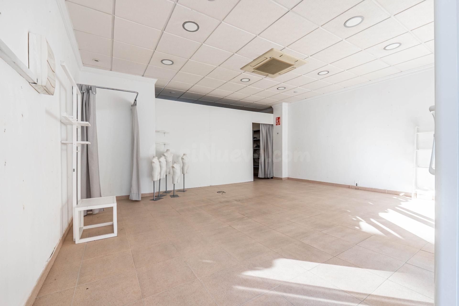 SE VENDE LOCAL COMERCIAL EN EL CENTRO DE ARMILLA (JUNTO AL A