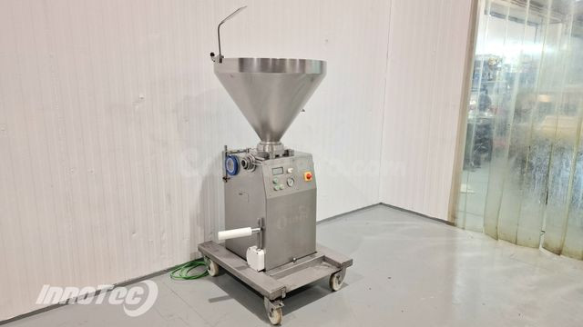 Embutidora industrial continua para tripa natural y sintética