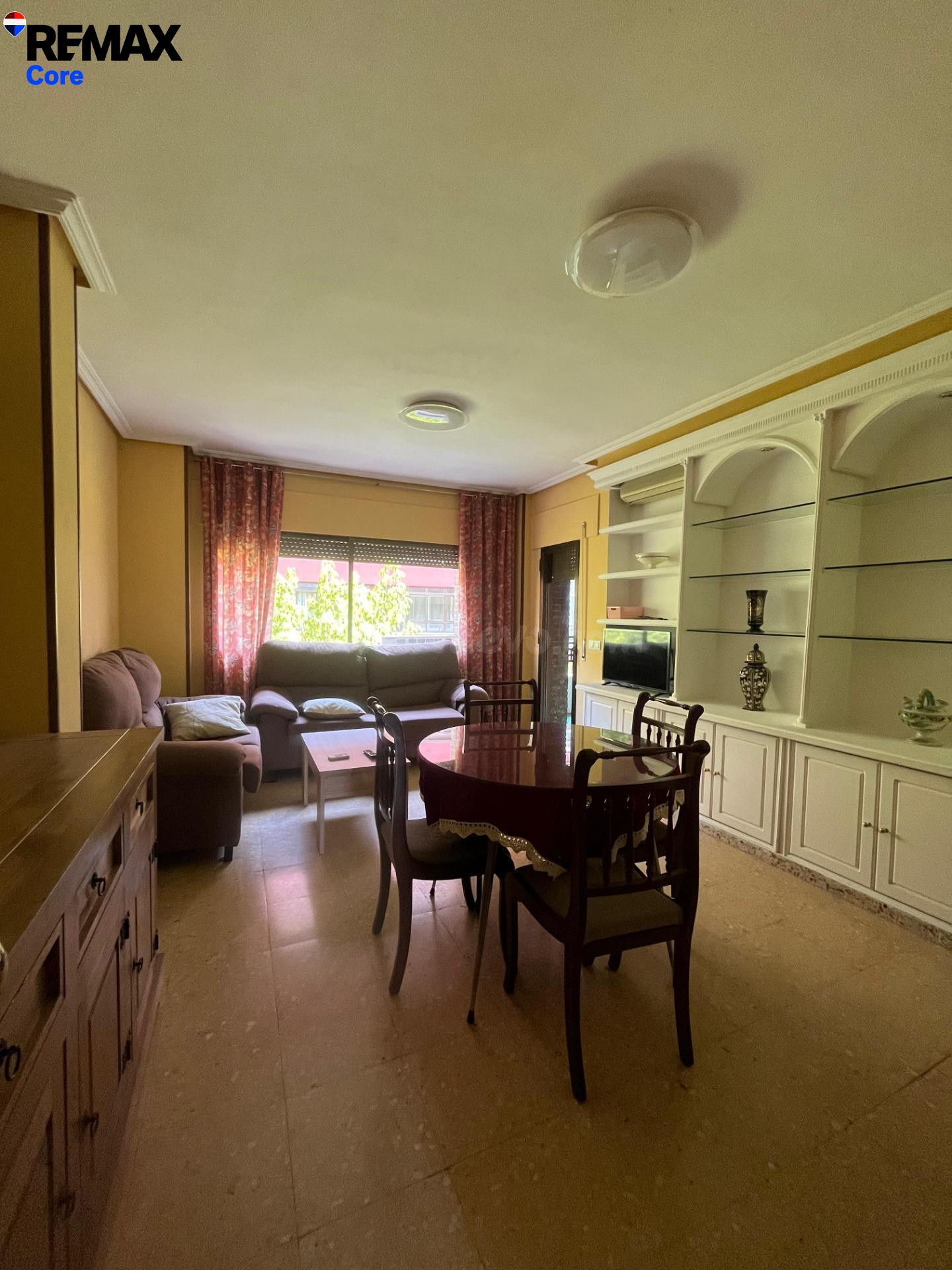 Piso de 4 Hab. y 2 Baños con Calefacción Incluida y Ascensor  (Centro) - Estudiantes