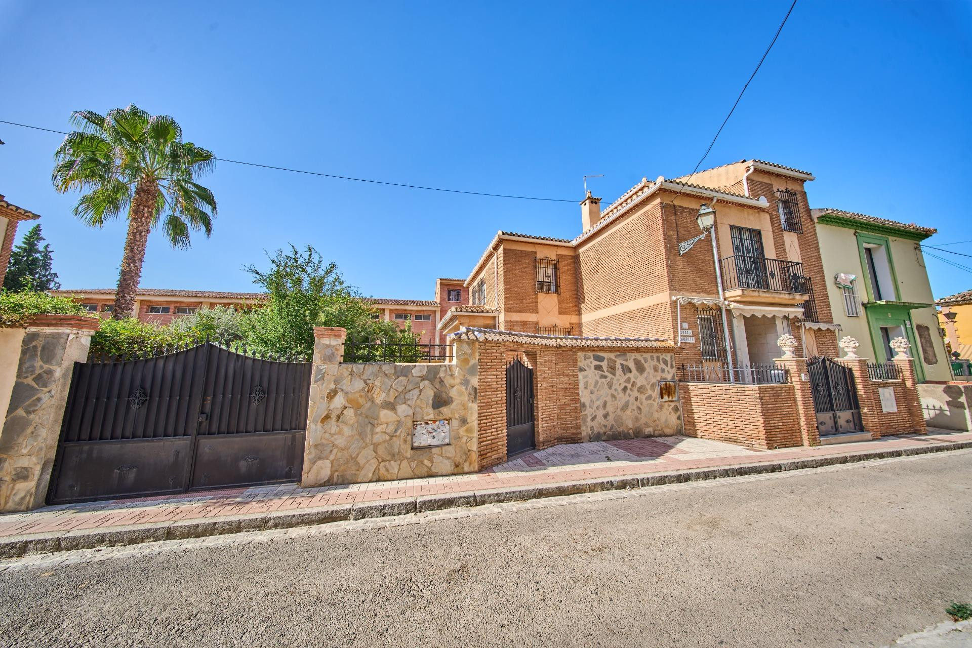 Tu casa independiente en Granada junto al Paseo de la Bomba
