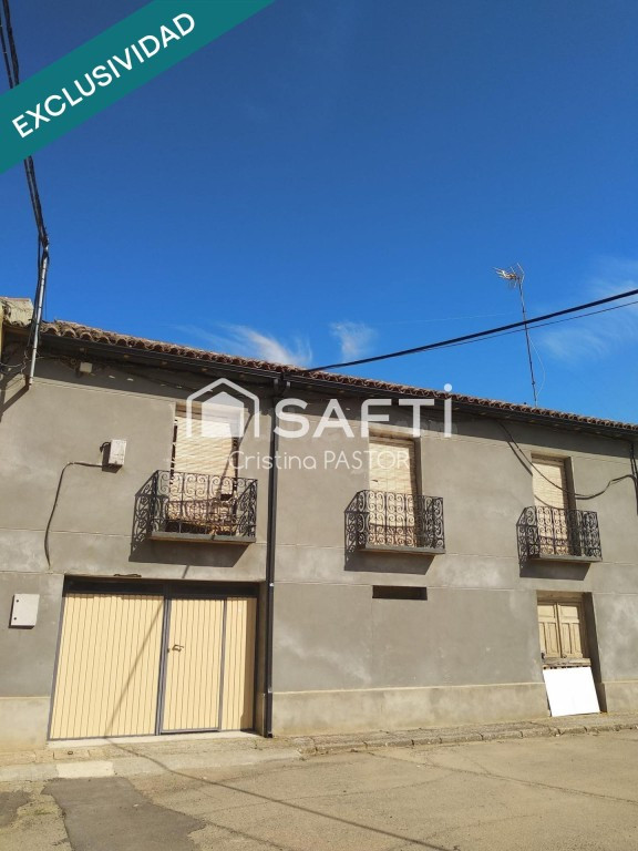 Casa con negocio y patio en Valdunquillo