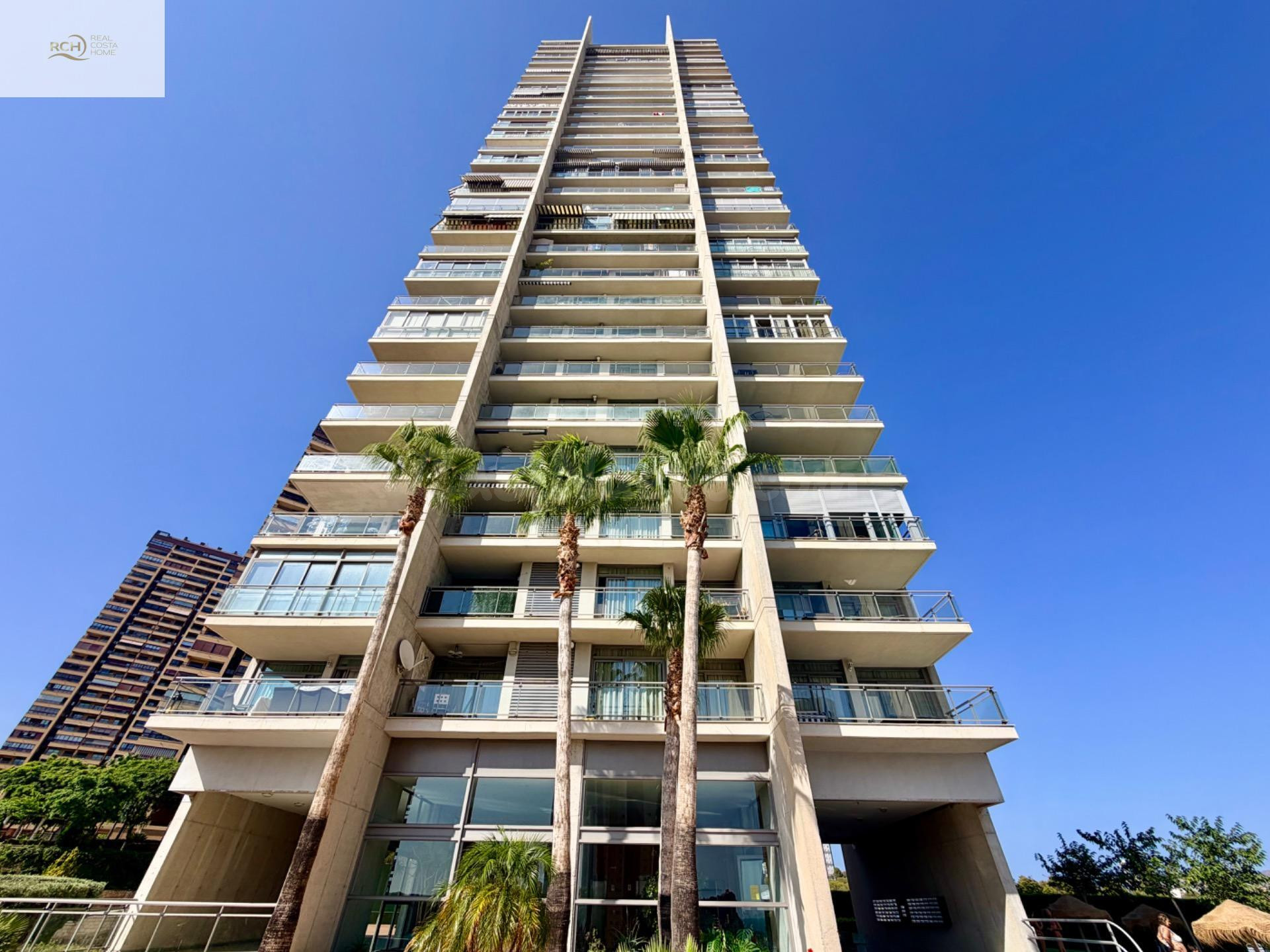 SE VENDE PISO EN BENIDORM CON VISTAS PANORAMICAS - foto 2