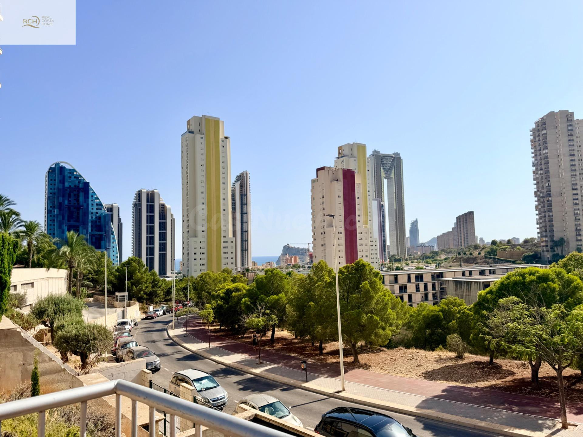 SE VENDE PISO EN BENIDORM CON VISTAS PANORAMICAS - foto 3