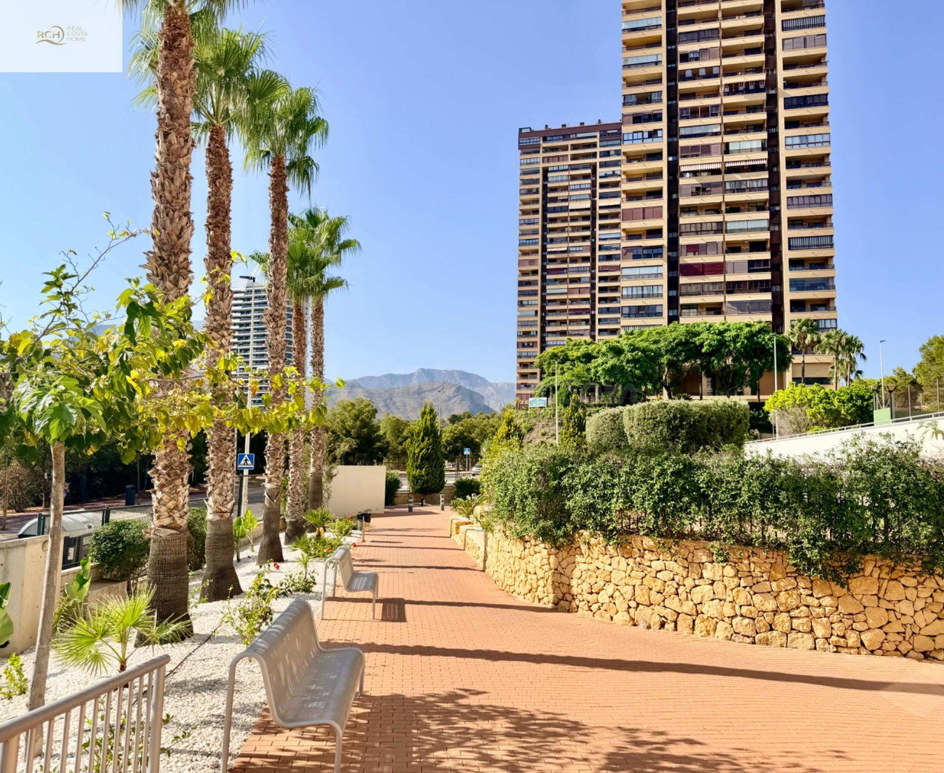 SE VENDE PISO EN BENIDORM CON VISTAS PANORAMICAS - foto 4