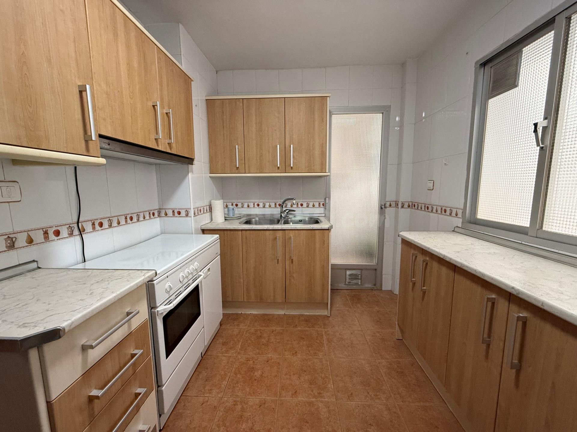 Piso en Alminares - ¡Tu hogar te espera! - foto 3