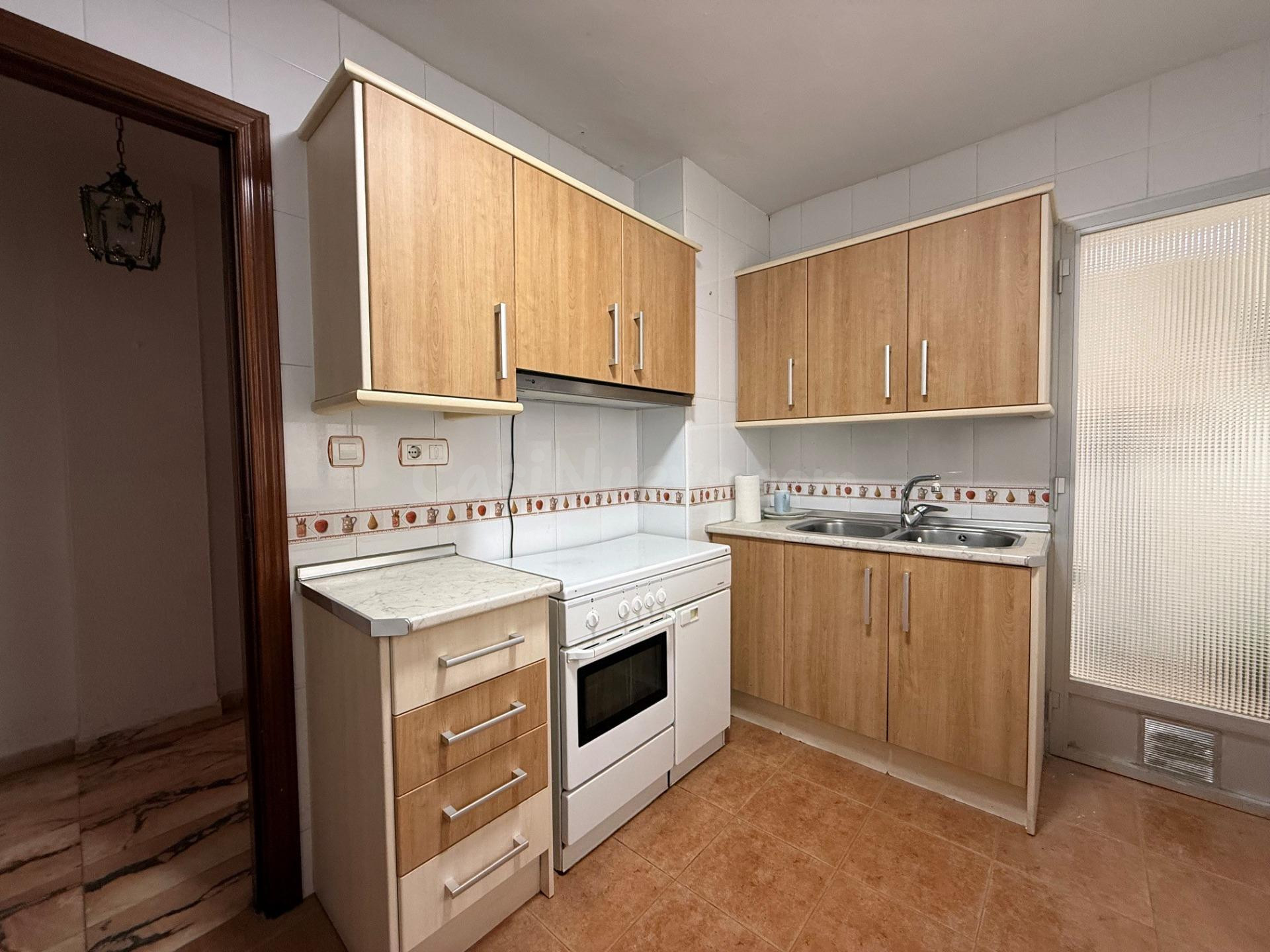 Piso en Alminares - ¡Tu hogar te espera! - foto 4
