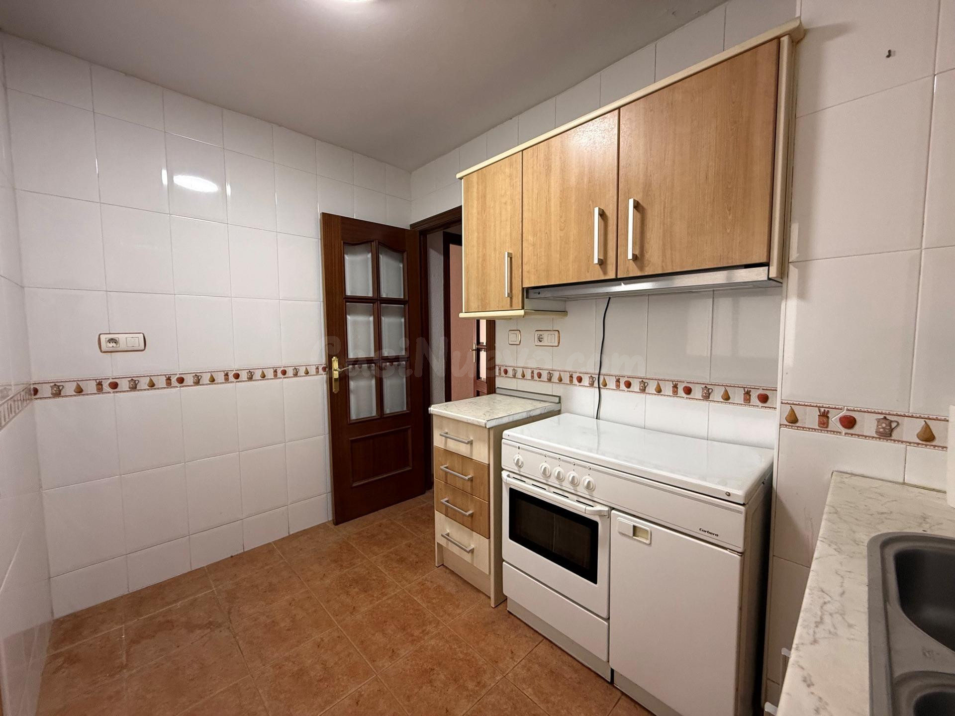 Piso en Alminares - ¡Tu hogar te espera! - foto 5