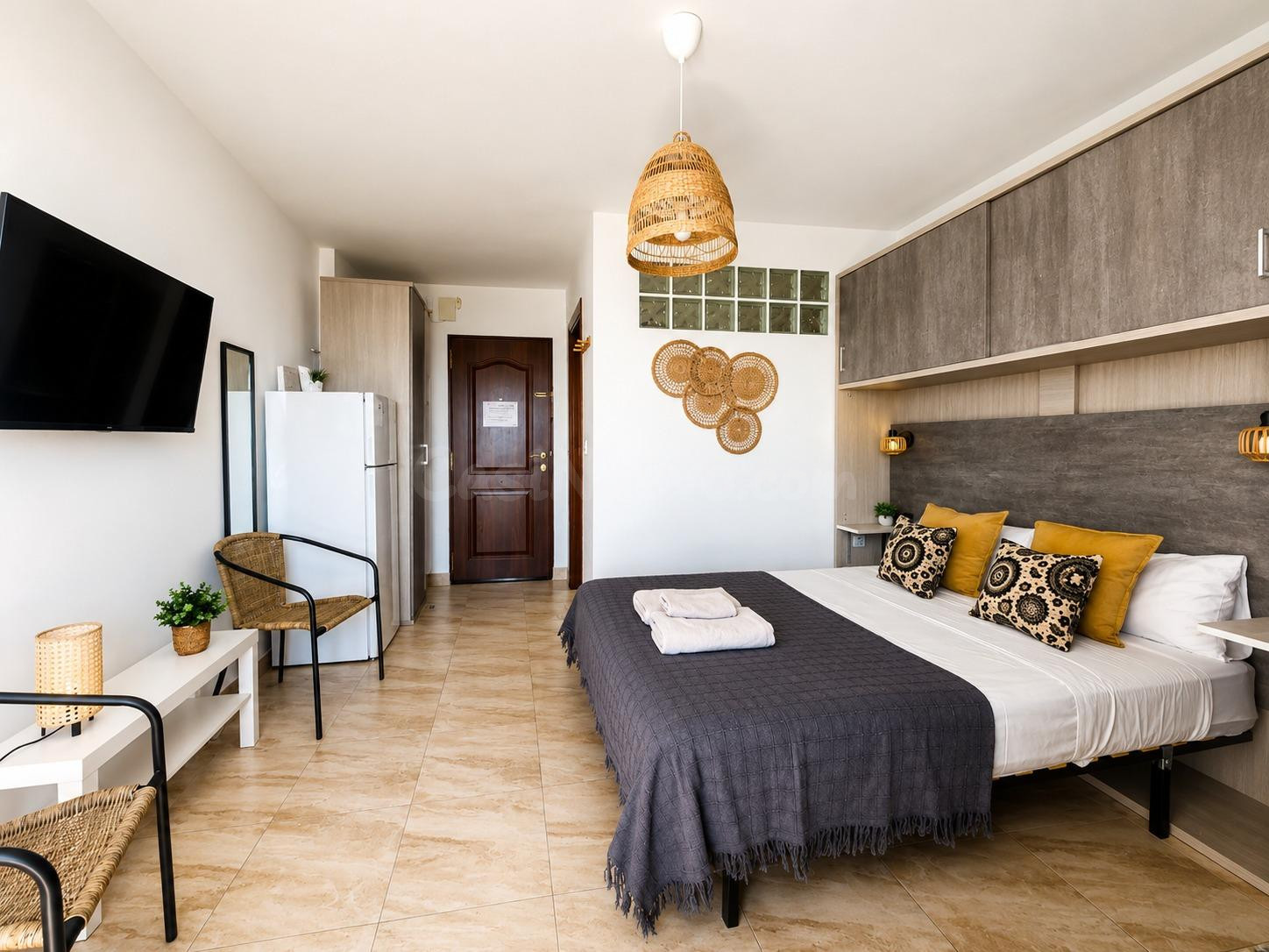 Estudio reformado en planta 11 con vistas al mar, piscina y  - foto 4