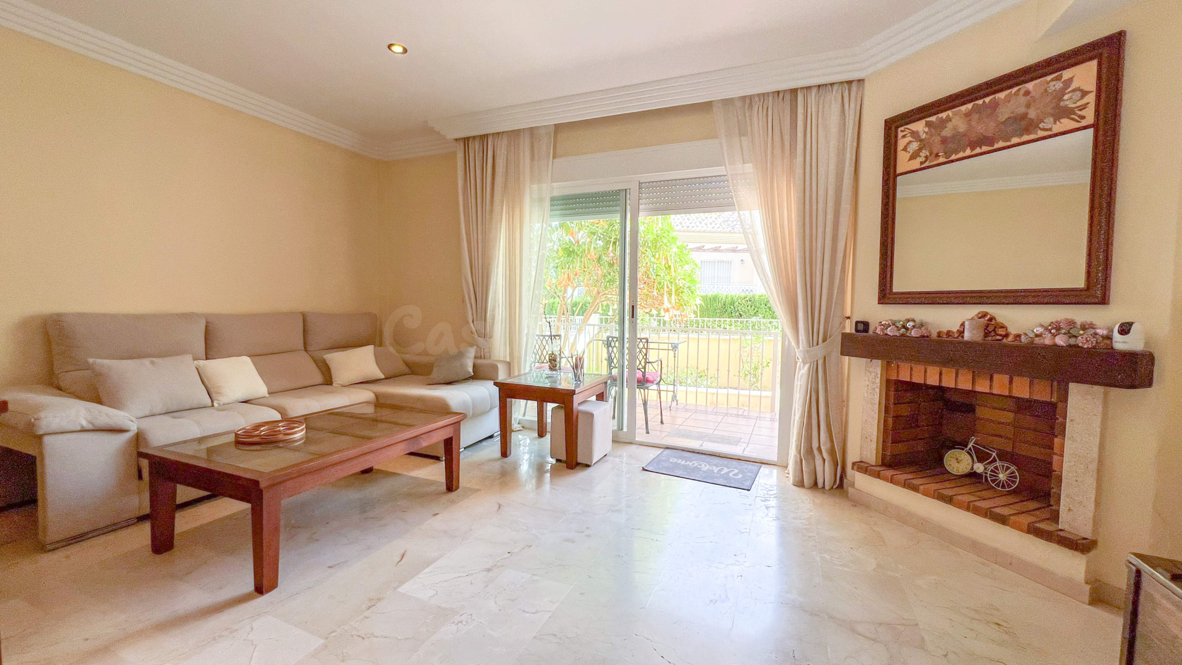 Casa adosada de 4 dormitorios en El Rosario, Marbella - foto 2