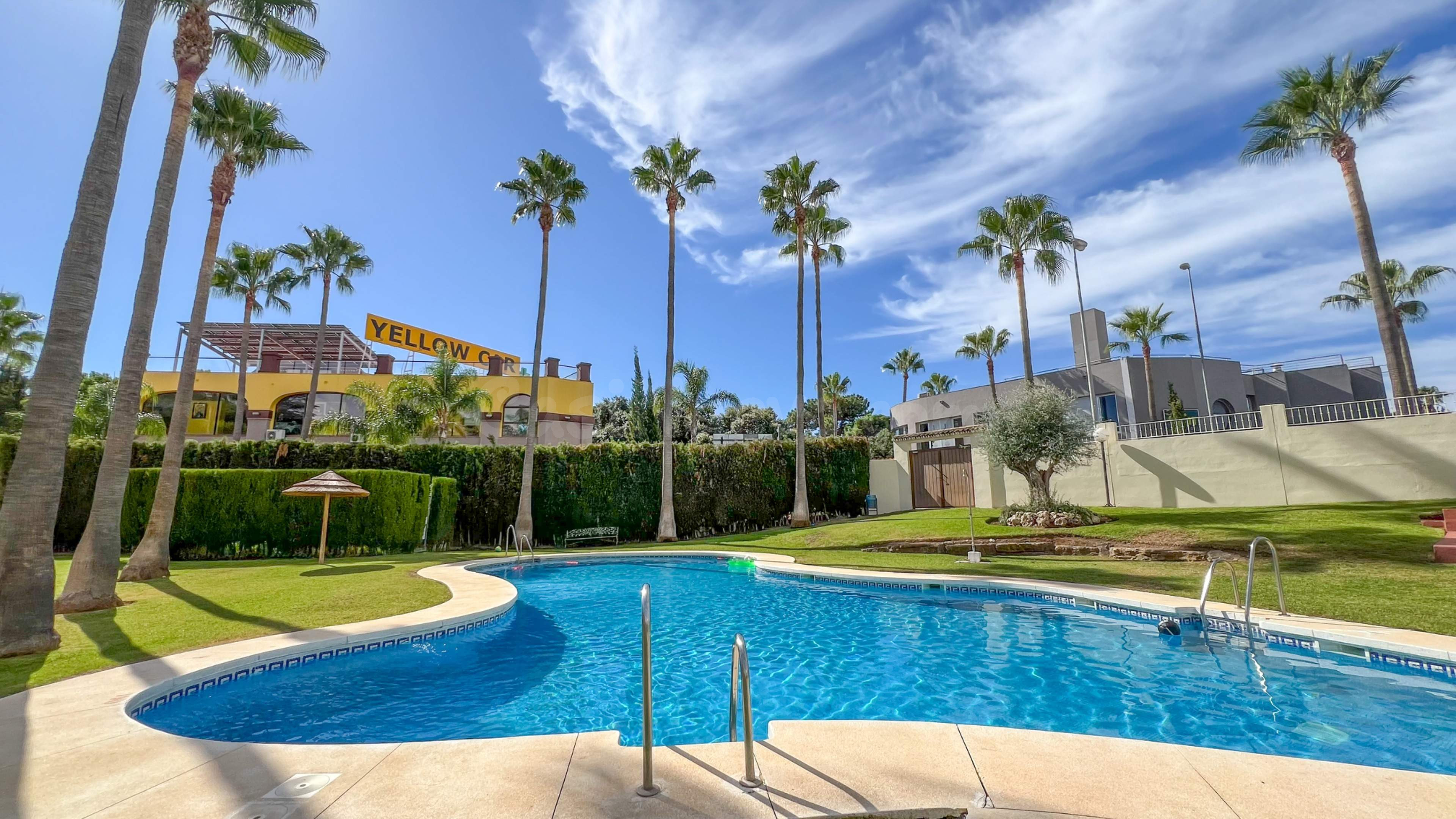 Casa adosada de 4 dormitorios en El Rosario, Marbella - foto 3