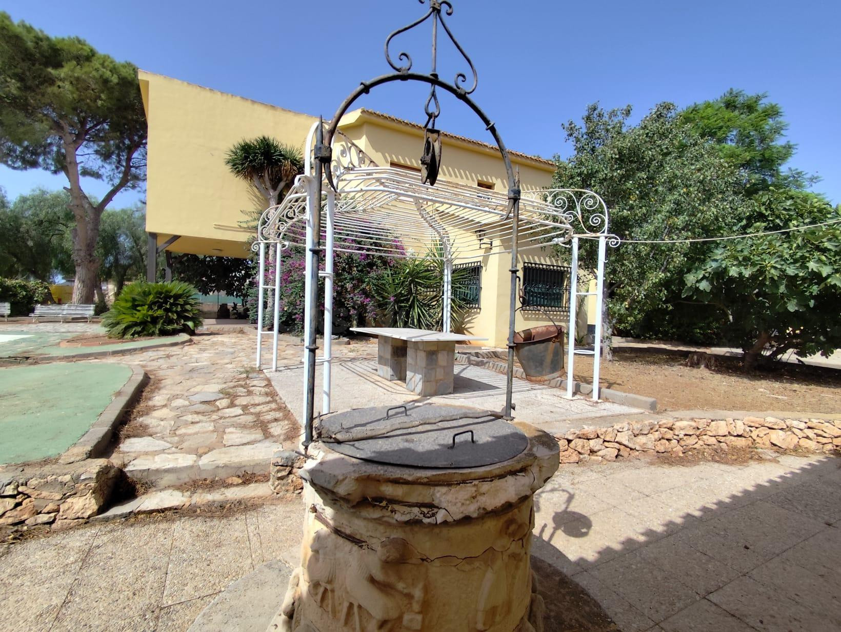 ESPECTACULAR VILLA CON PISCINA Y AMPLIOS JARDINES EN LOS URR - foto 3