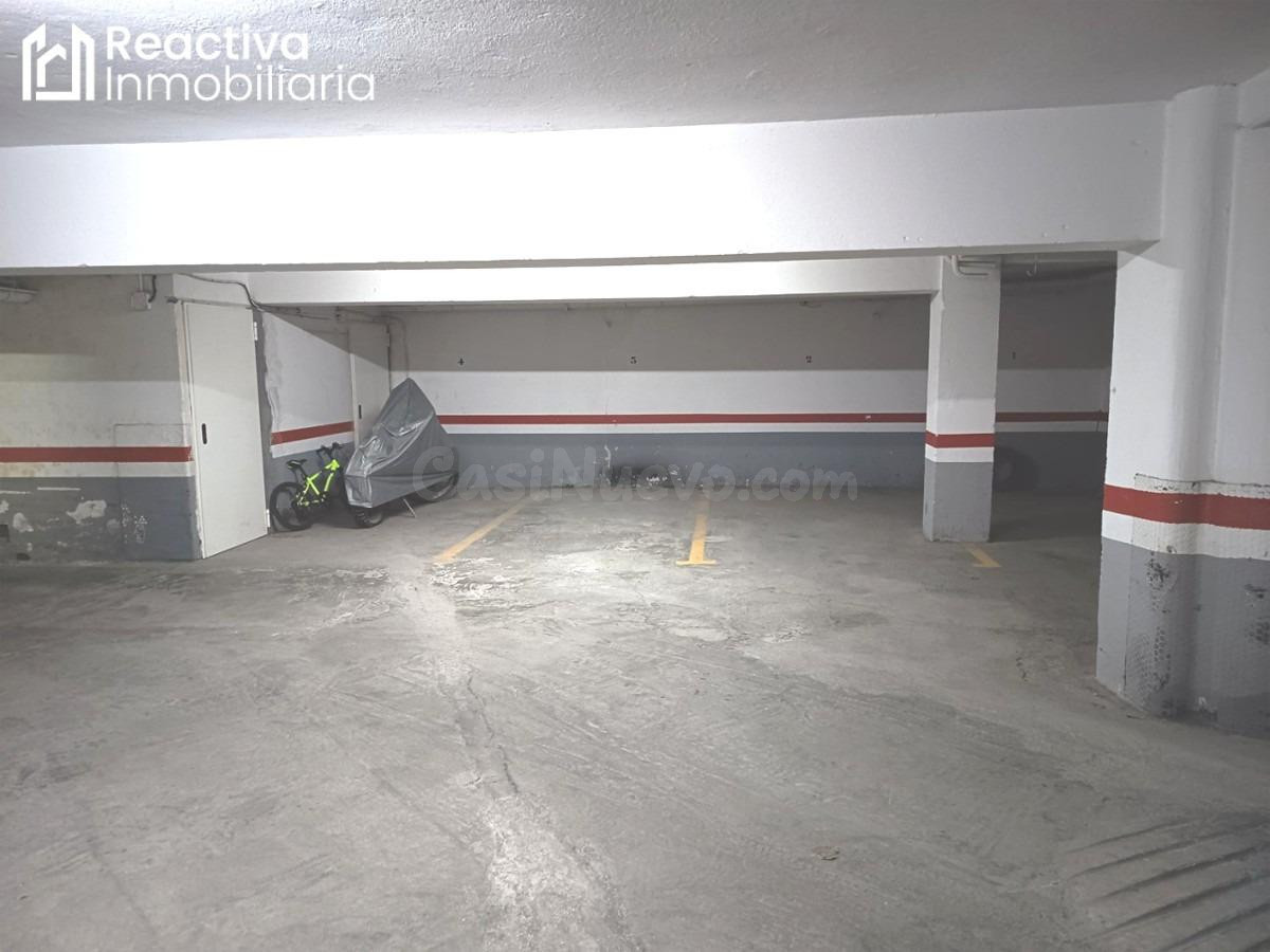 Se aquila plaza de garaje para vehículo pequeño - foto 2