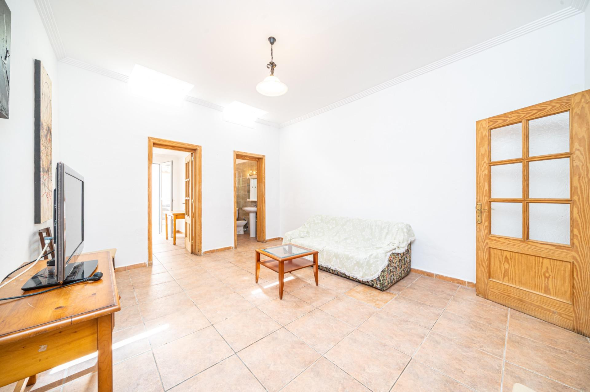 CASA ADOSADA CON PARKING Y PATIO EN S ´ARENAL (LLUCMAJOR) A  - foto 4