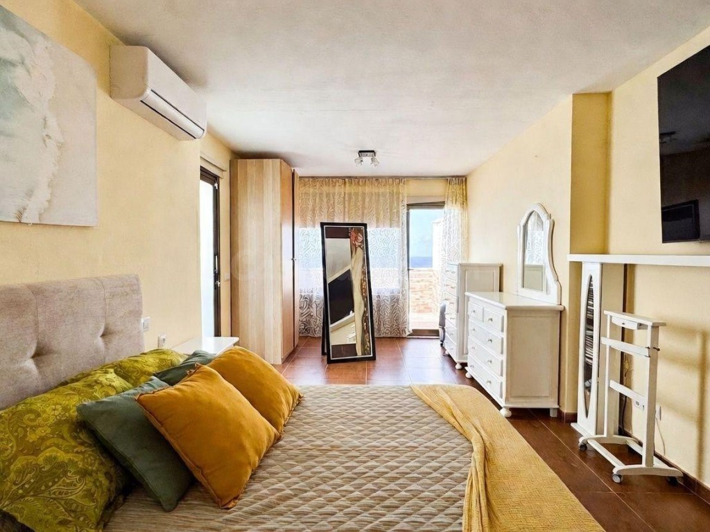 GRAN CHALET JUNTO AL MAR CON 2 APARTAMENTOS INDEPENDIENTES – - foto 5