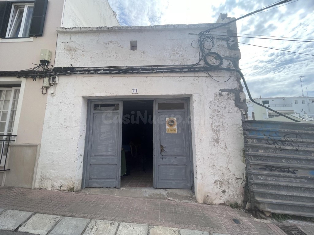 Cochera de 80 m2 en Planta Baja con Derecho a Vuelo y Gran P
