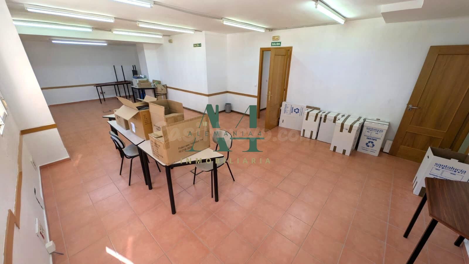 Amplio Local Comercial en Nuevo Cáceres a la Venta por €366, - foto 5