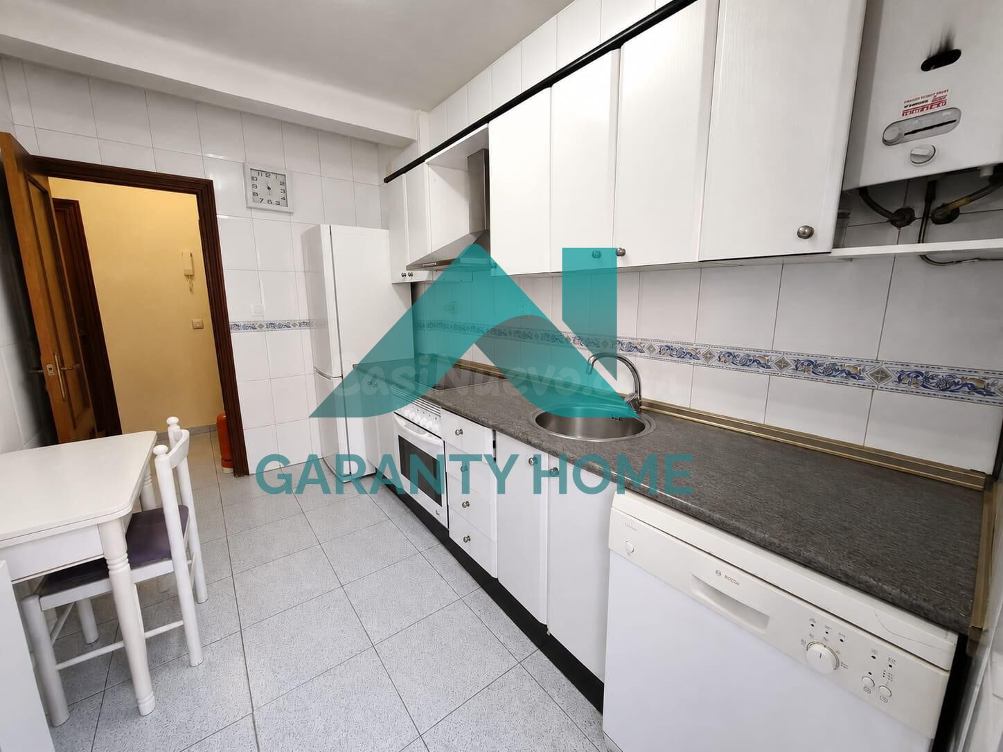 ¡SE VENDE PISO JUNTO A CÁNOVAS! - foto 2