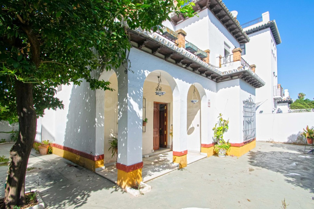 Exclusivo chalet independiente con apartamento privado en He - foto 3