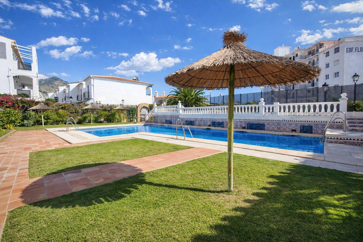 Encantadora casa de tres dormitorios con jardín privado en V